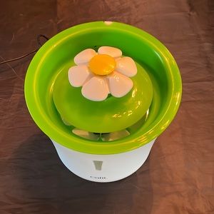 Flower pet fountain